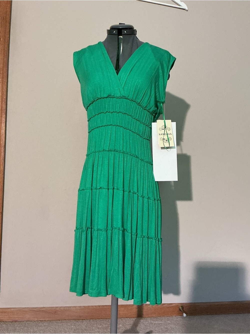 NWT - Signature by Sangria Emerald Green V-Neck Tiered Midi Dress